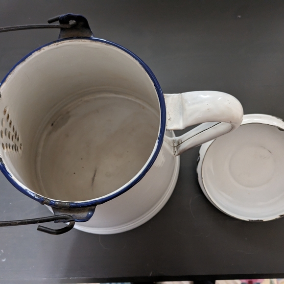 Vintage Enamelware Large Coffeepot Pitcher - Picture 3 of 7